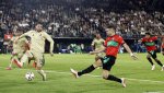 Феновете превъртяха на НЕК - Левски: Жена преби полицай!