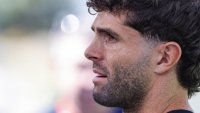 Ас на Милан върти любов със секси певица + СНИМКИ