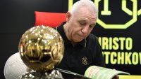 Стоичков пожела успех на Левски в Европа