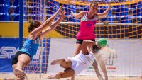 Адмирации! Страхотните български девойки са в топ 8 на Европейското по плажен хандбал