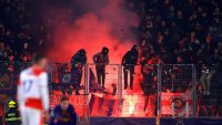 Безредици в Прага: Ултраси на Славия нахлуха на терена и нападнаха фенове на Спарта