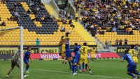 В Ботев беснеят: Червен картон за Левски в 20-ата секунда!