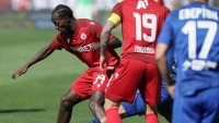 Скандално! Звезда на ЦСКА купонясва с футболисти на Левски в дискотека