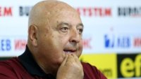 Венци Стефанов го направи: Легендарен треньор пое Славия