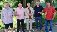 Ти обичат ЦСКА: Славни "армейци" се сдобиха с фен карти