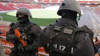 Нов ужасяващ инцидент на Евро 2024: Полицията стреля по човек с кирка и коктейл "Молотов"