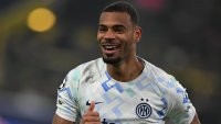 С два гола на Диуф в добавеното време Интер спечели 2:1