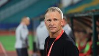 Треньорската драма в ЦСКА се заплита! Шефовете на &bdquo;червените&ldquo; с план Б