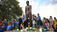 Респект: И фенове на ЦСКА дарили пари за паметника на Гунди
