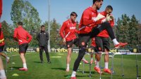 Ще ги надъха ли? Рибарски изведе уморените "лъвове" за сефте