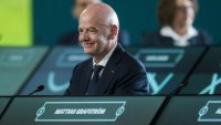 Инфантино защити ФИФА за визовия скандал преди Световното първенство