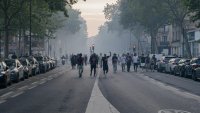 Феновете на ПСЖ превърнаха Париж във военна зона след триумфа в ШЛ + СНИМКИ