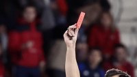 УЕФА отхвърли спорното правило на ФИФА за червен картон при покриване на устата
