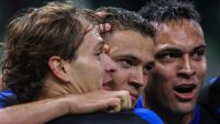 Скандална дузпа донесе победа на Интер