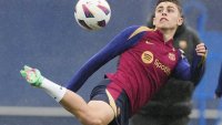 Нечовешко: млада звезда на Барселона тренира часове след претърпяна операция
