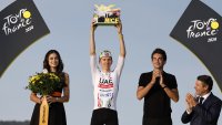 Погачар с още една етапна победа, взе Тур дьо Франс за трети път