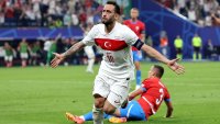 Турция се измъчи с Чехия, но ще играе осминафинал 