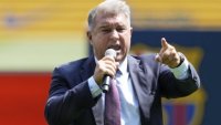 Шефът на Барса се подигра с Флорентино Перес