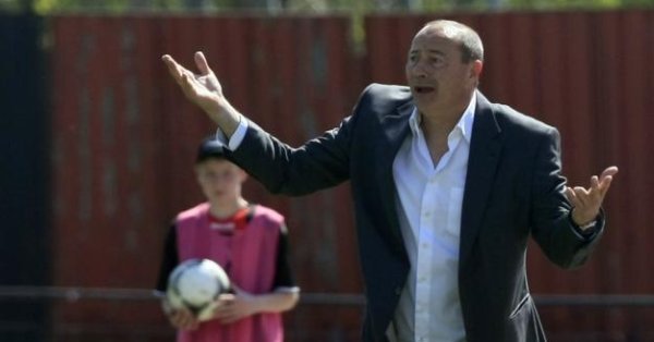 Бившият футболист и треньор на Левски Емил Велев-Кокала се впуска