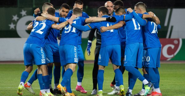 Фирмата Мопеу ще спонсорира сините и договорът отново ще бъде