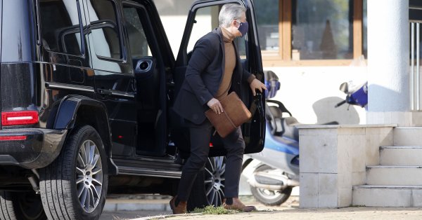 Наскоро членът на Управителния съвет Ивайло Цветков Нойзи призна че сините