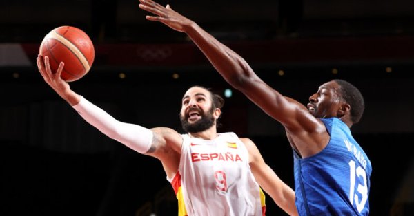 Баскетболистите на САЩ не допуснаха изненада и победиха Испания с
