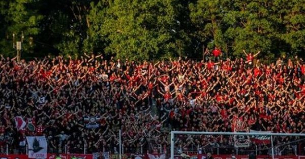 Привържениците на червените обаче скочиха срещу подобен развой като споделиха