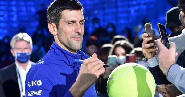 Водачът в световната ранглиста на тенисистите Новак Джокович говори снощи