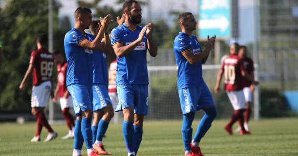 Левски срази завърналия се в елита Локомотив София с 4 0