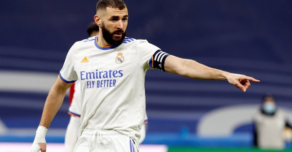 Това е първа среща между тези отбори в турнира като