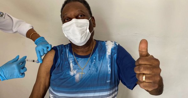 Световната футболна легенда Пеле демонстрира чувство за хумор по време