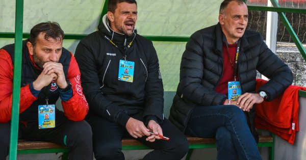 Антони Здравков напусна поста старши треньор на Ботев Враца след