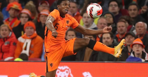 22 годишният нидерландски националще струва около 20 милиона паунда на червените