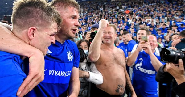 Зимон Тероде вкара от дузпа в 47 ата минута за 1 2