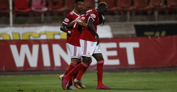 През сезон 2019 20 румънците записаха рекордните за тях 16 мача