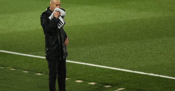 Треньорът на Реал Мадрид Зинедин Зидан отговори на Барселона за