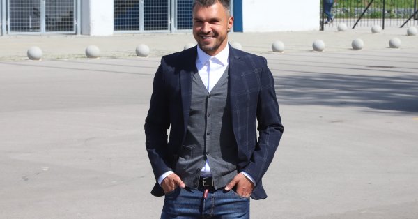 Валери Божинов надъхал сериозно футболистите на Септември преди мача с