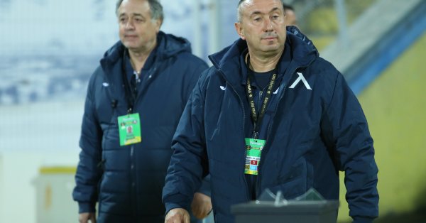 Треньорът на Левски Станимир Стоилов иска да подсили защитата и
