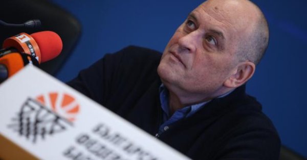 Селекционерът на мъжкия национален отбор Росен Барчовски определи 24 мата играчи