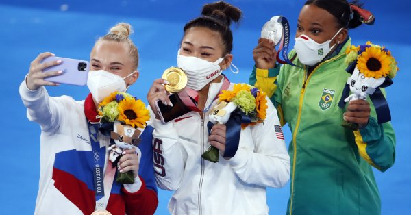 Американската тийнейджърка Суниса Лий триумфира с олимпийското злато в индивидуалното