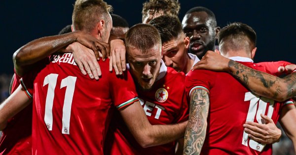 И в момента червените са с 13 победи но паднаха