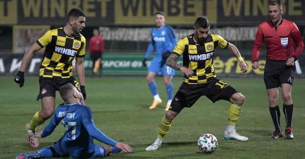 Отборите затънали в дъното на класирането Славия и Етър