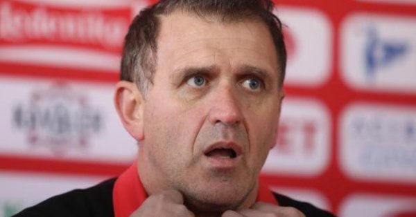 Бившият треньор на ЦСКА Бруно Акрапович е завел дело срещу клуба