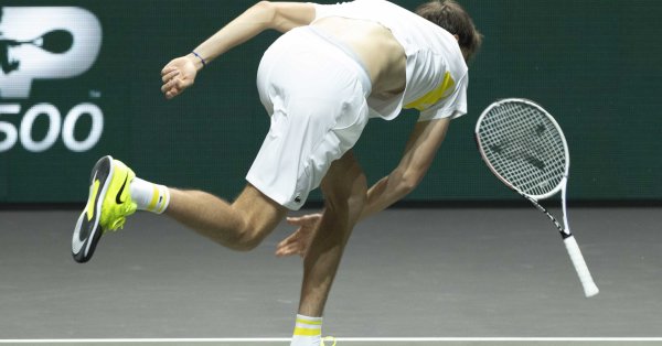 Световният номер 2 Даниил Медведев се класира за осминафиналите на
