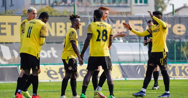 Срещата започна отлично за домакините от Ботев Пловдив които поведоха