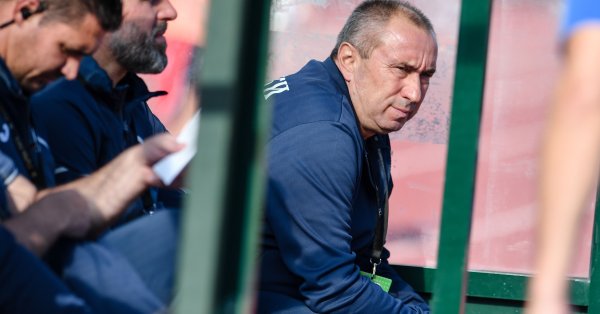 Треньорът на Левски Станимир Стоилов търси спешно нов нападател Мъри