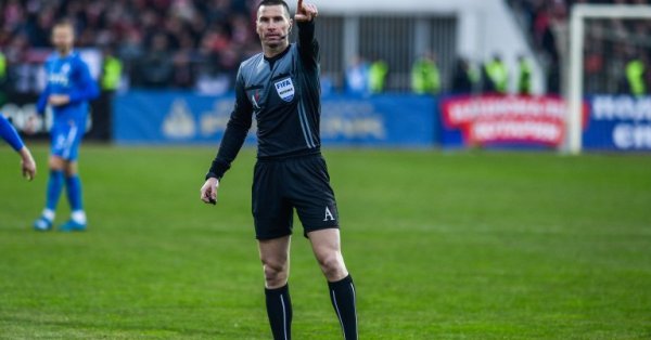 Българският топ рефер Георги Кабаков получи първия си наряд на