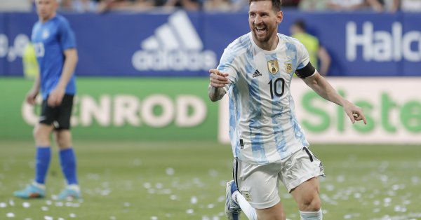 Действащият контракт на селекционера е до 31 декември тази година Скалони