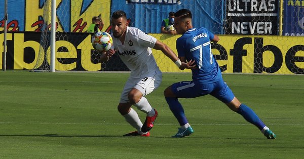 Българският нападател Цветелин Чунчуков ще продължи кариерата си в румънския