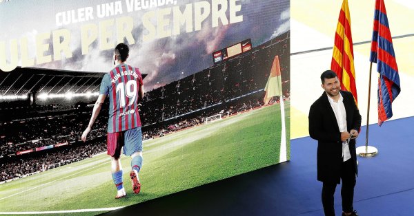 Когато Кун напусна Манчестър Сити за да се присъедини към